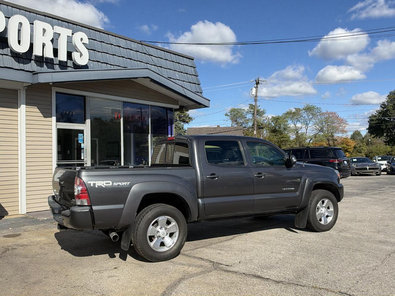 Toyota Tacoma 4WD Double Cab V6 AT (Natl) 2015