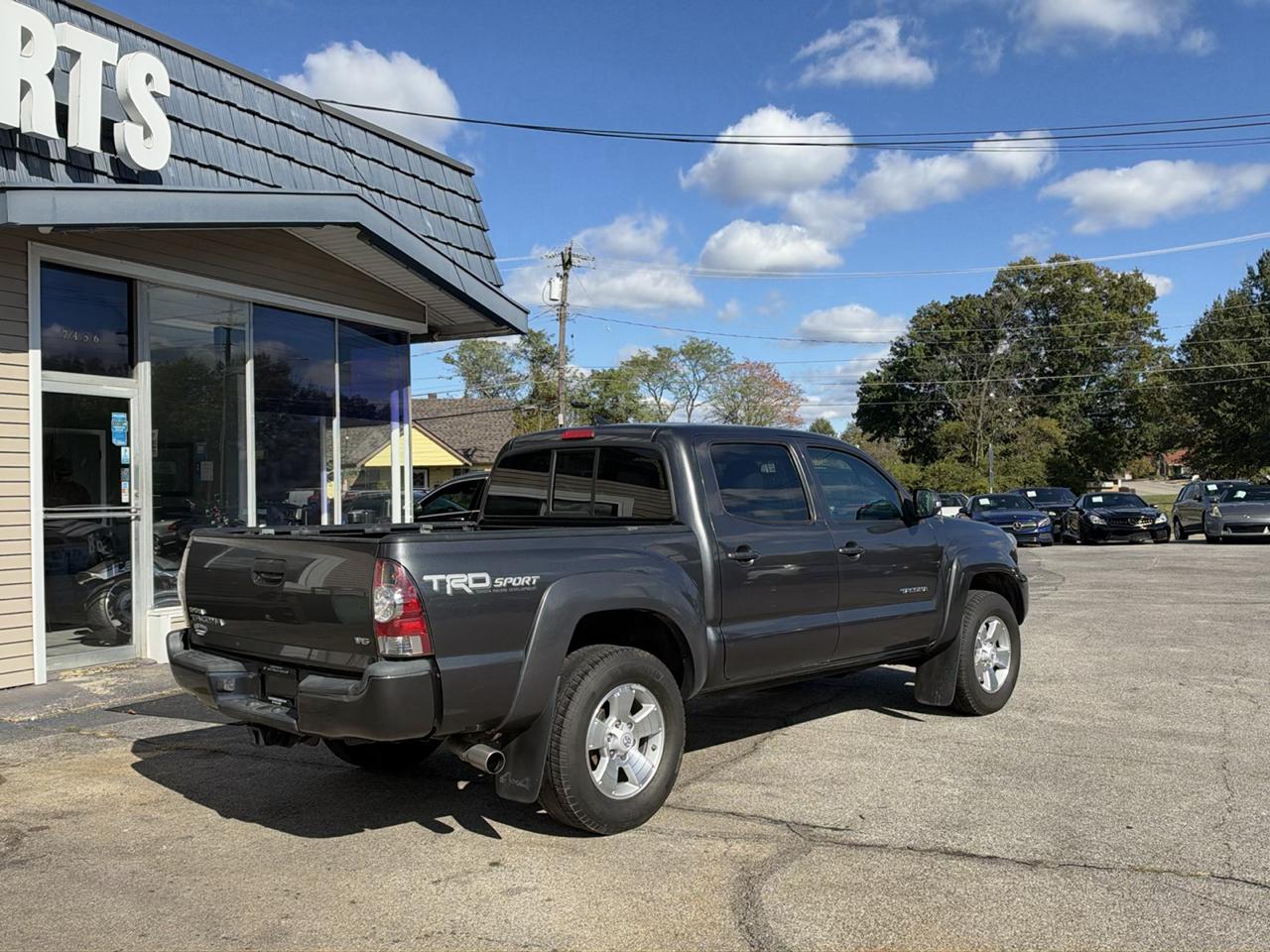 Toyota Tacoma 4WD Double Cab V6 AT (Natl) 2015