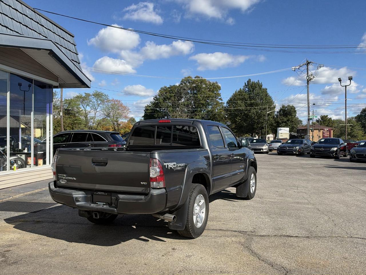 Toyota Tacoma 4WD Double Cab V6 AT (Natl) 2015