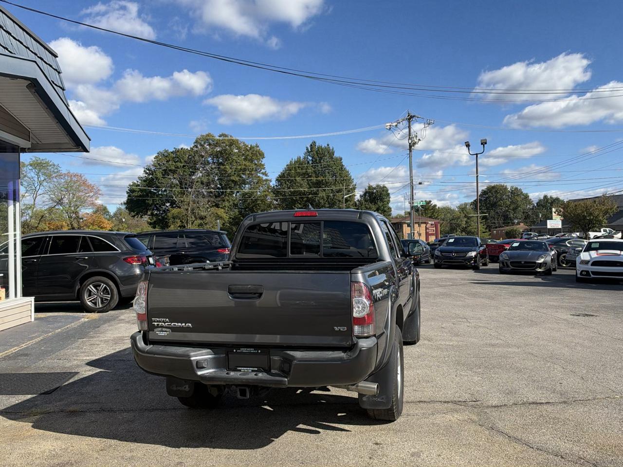 Toyota Tacoma 4WD Double Cab V6 AT (Natl) 2015