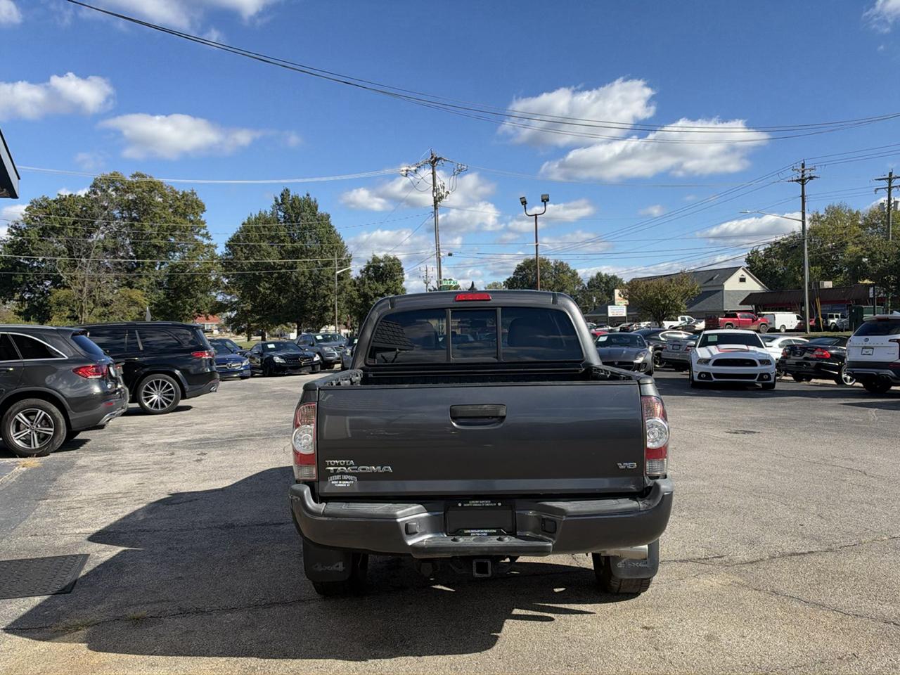 Toyota Tacoma 4WD Double Cab V6 AT (Natl) 2015