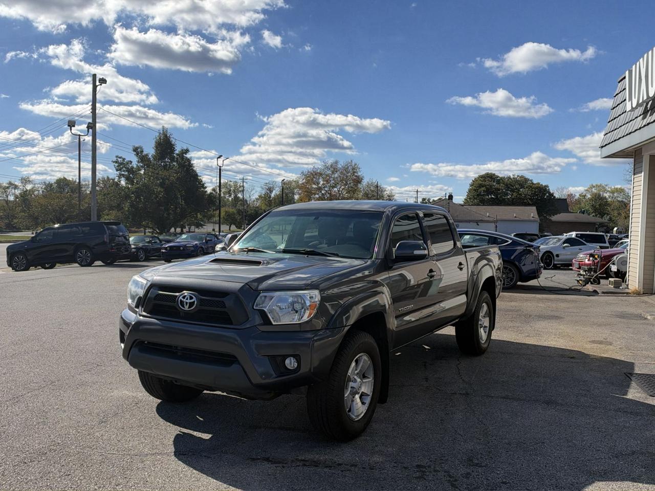 Toyota Tacoma 4WD Double Cab V6 AT (Natl) 2015