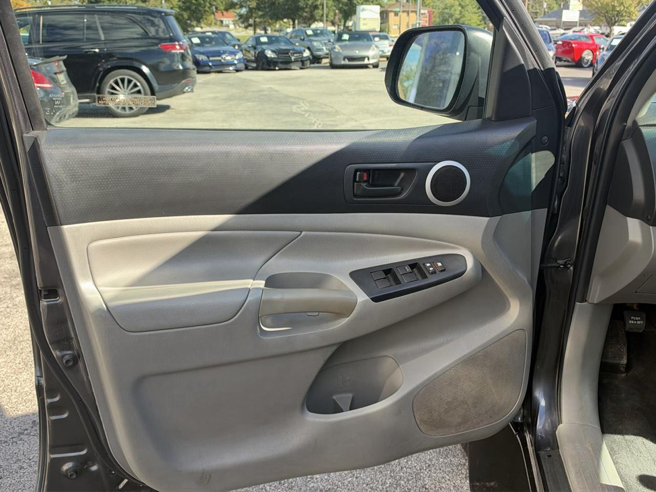 Toyota Tacoma 4WD Double Cab V6 AT (Natl) 2015