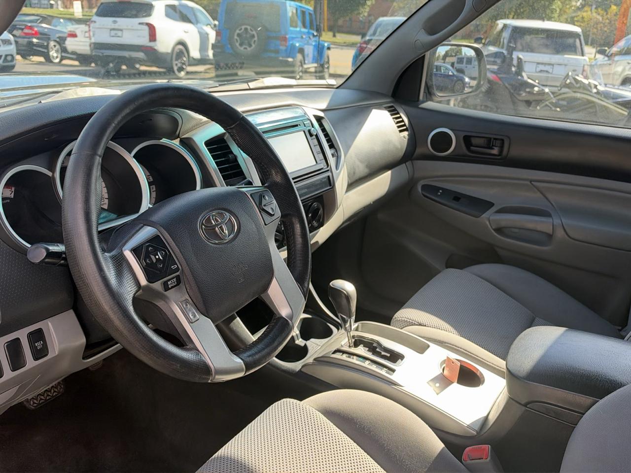Toyota Tacoma 4WD Double Cab V6 AT (Natl) 2015