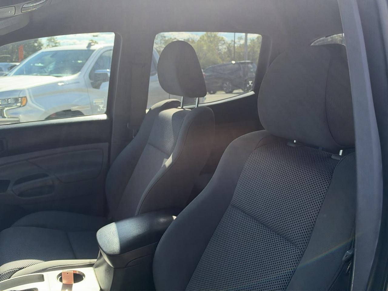 Toyota Tacoma 4WD Double Cab V6 AT (Natl) 2015