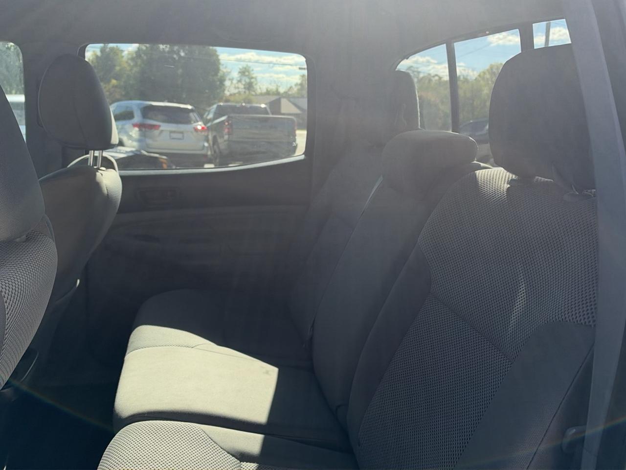 Toyota Tacoma 4WD Double Cab V6 AT (Natl) 2015