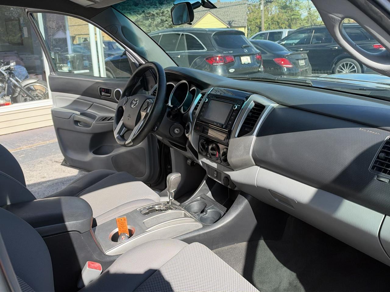 Toyota Tacoma 4WD Double Cab V6 AT (Natl) 2015