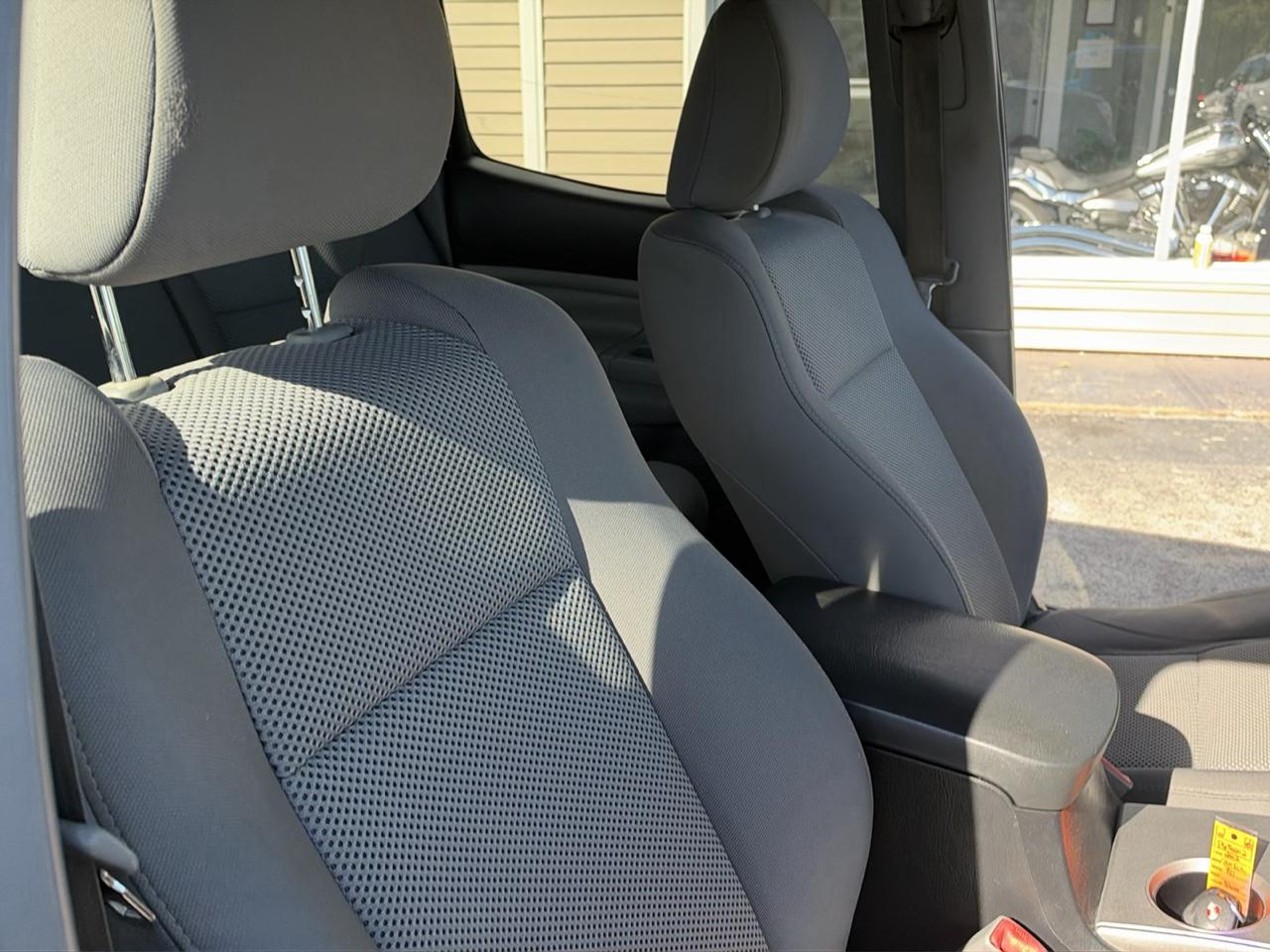 Toyota Tacoma 4WD Double Cab V6 AT (Natl) 2015