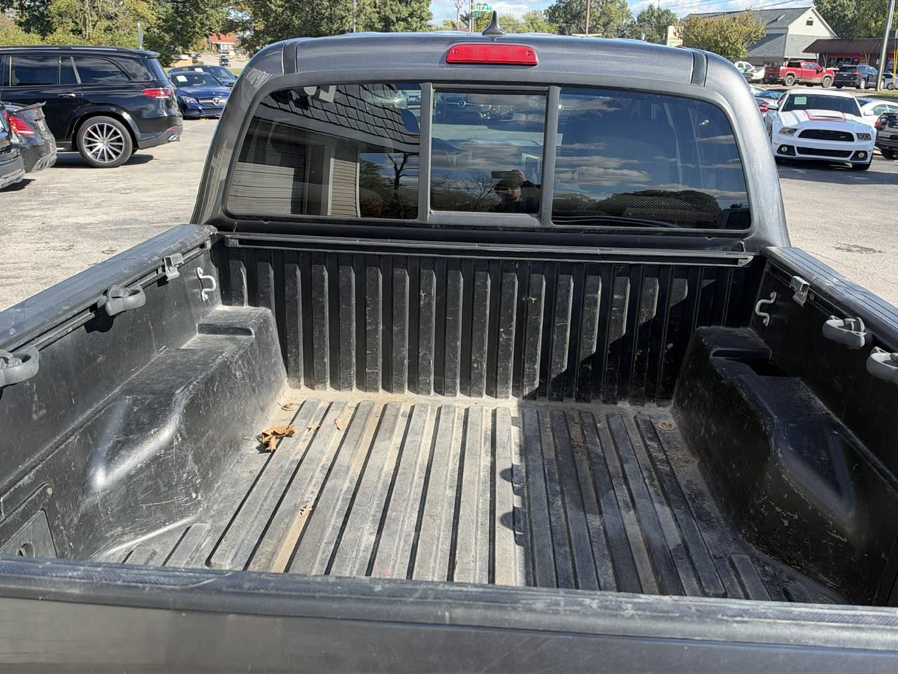 Toyota Tacoma 4WD Double Cab V6 AT (Natl) 2015
