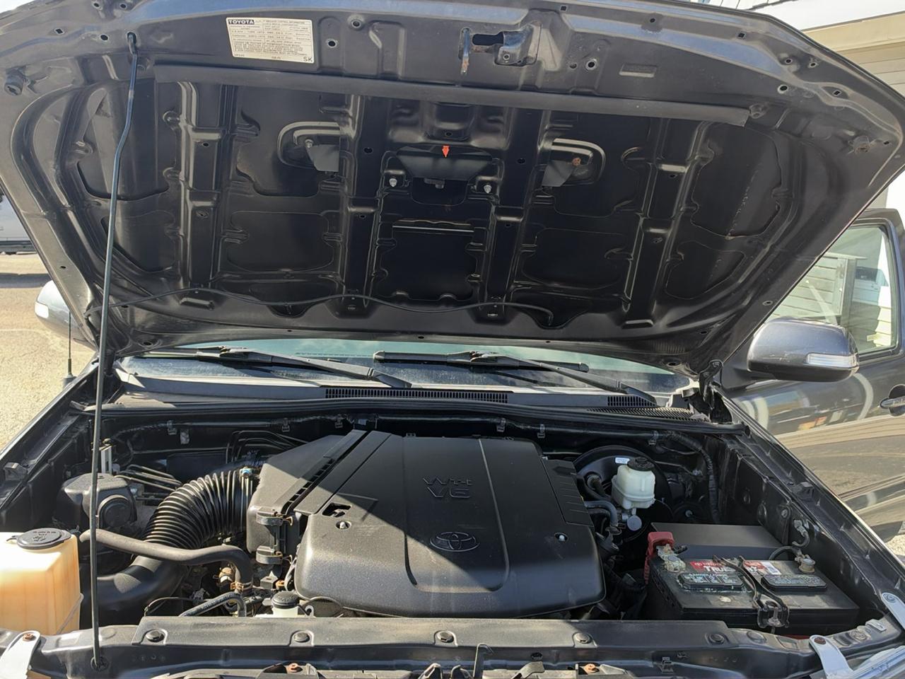 Toyota Tacoma 4WD Double Cab V6 AT (Natl) 2015
