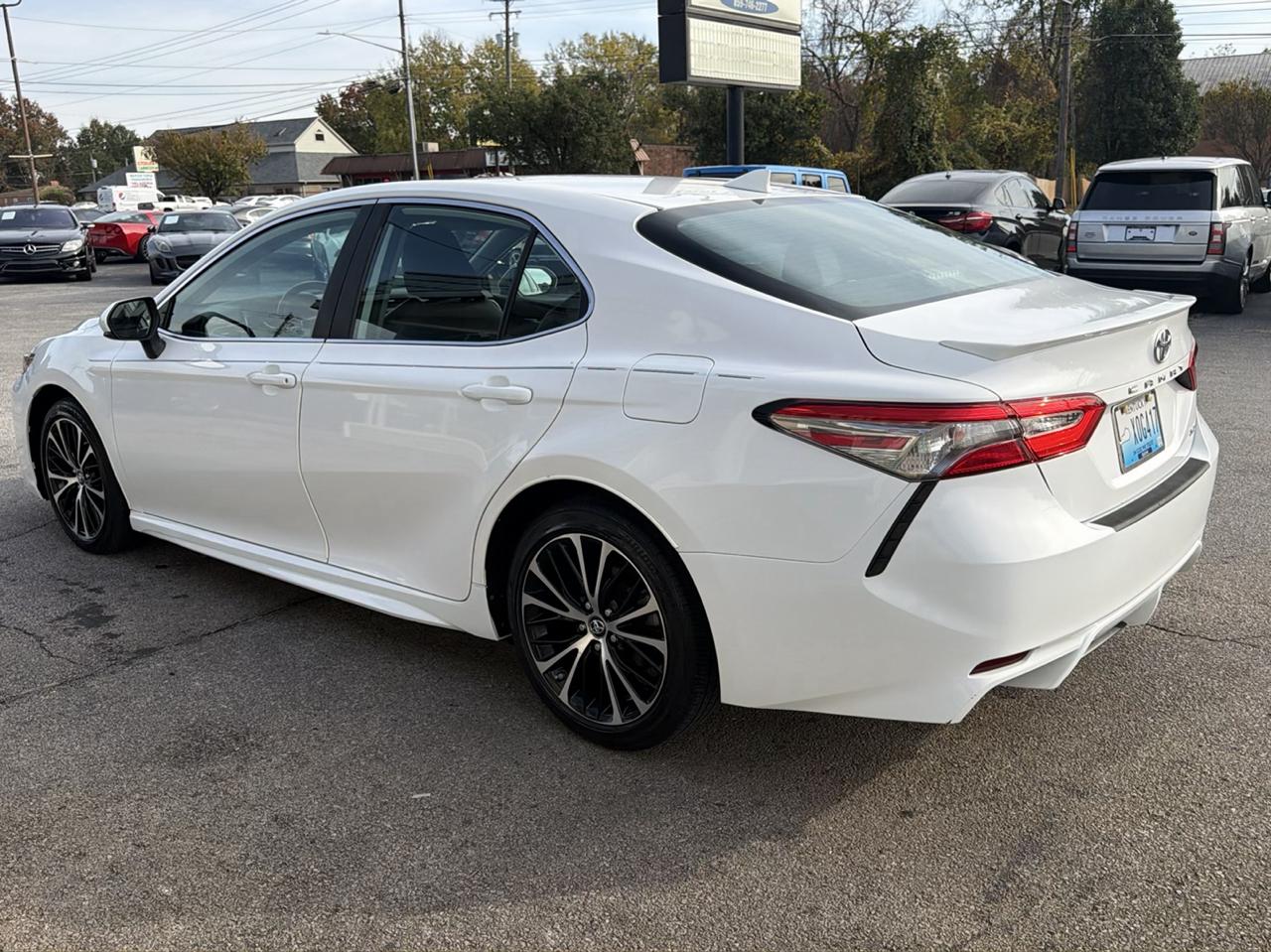 Toyota Camry XLE Auto (Natl) 2019
