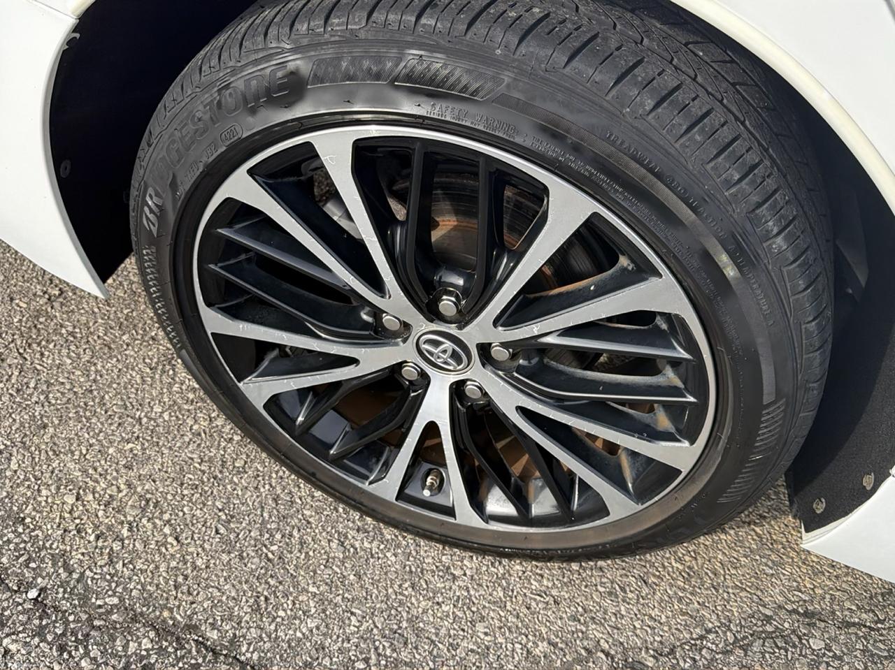 Toyota Camry XLE Auto (Natl) 2019