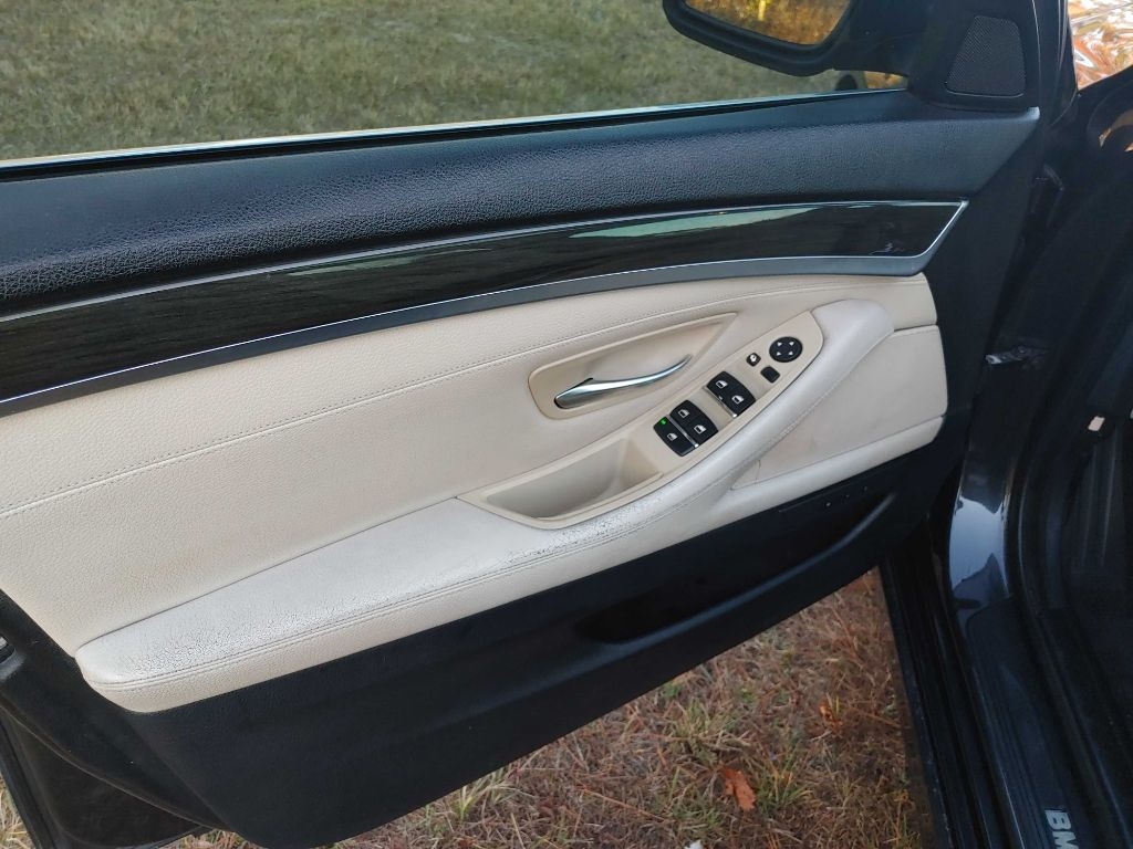 BMW 5-Series 528i 2012 BMW 5-Series 528i 2012