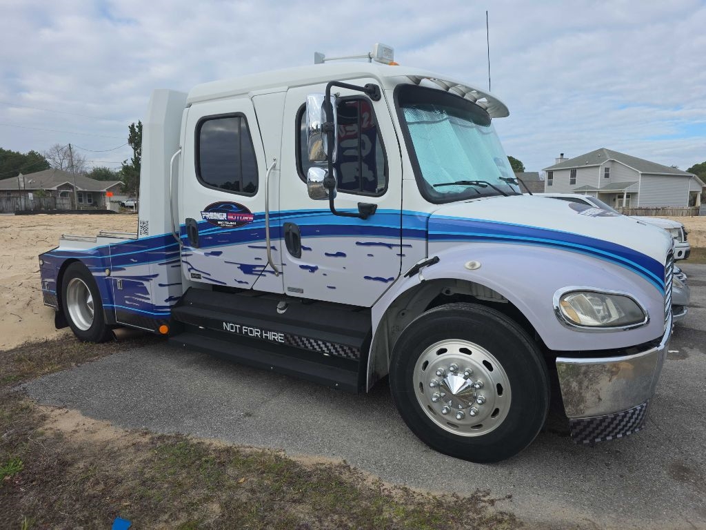 Freightliner M2 106 Medium Duty  2004