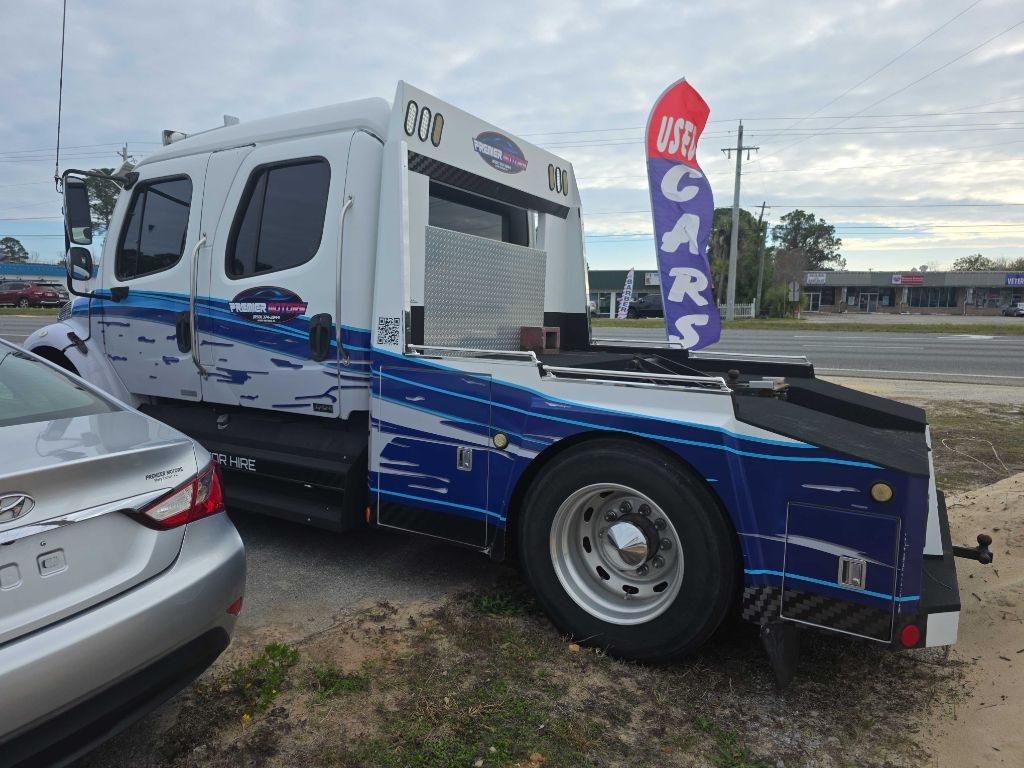 Freightliner M2 106 Medium Duty  2004