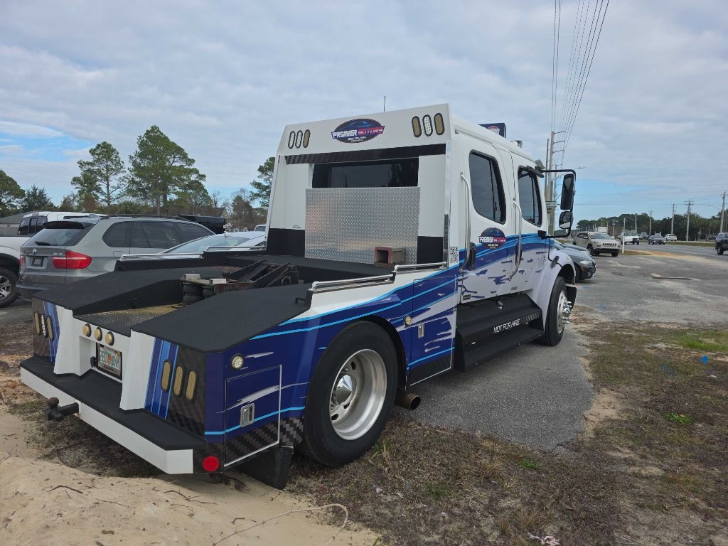 Freightliner M2 106 Medium Duty  2004