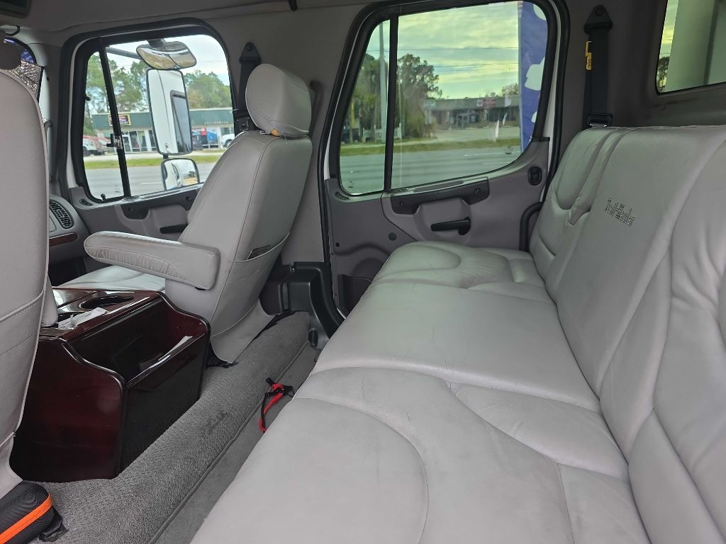 Freightliner M2 106 Medium Duty  2004