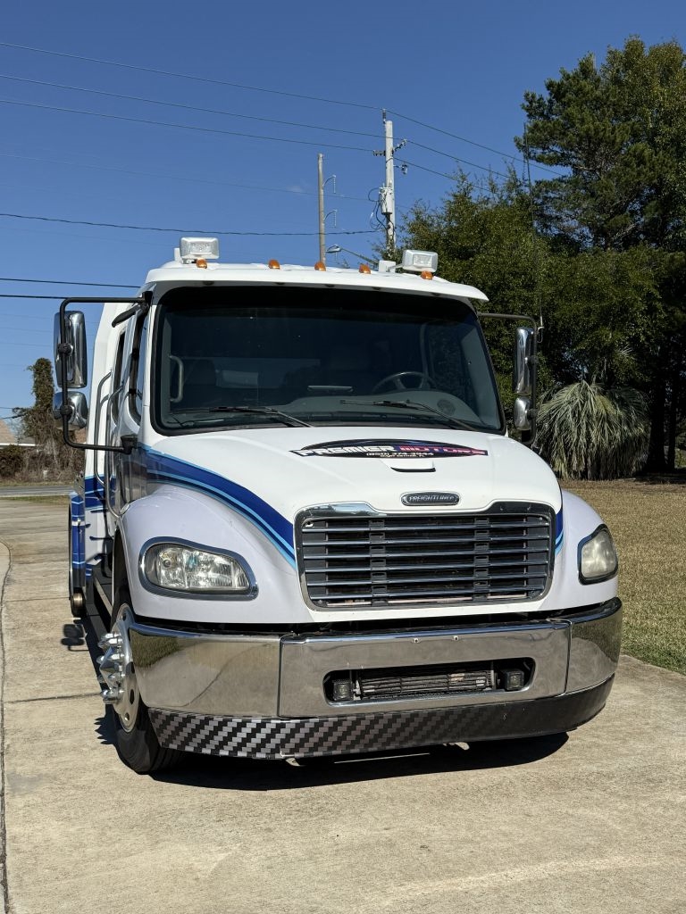 Freightliner M2 106 Medium Duty  2004