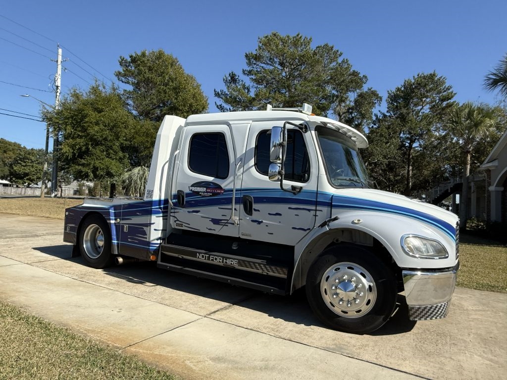 Freightliner M2 106 Medium Duty  2004