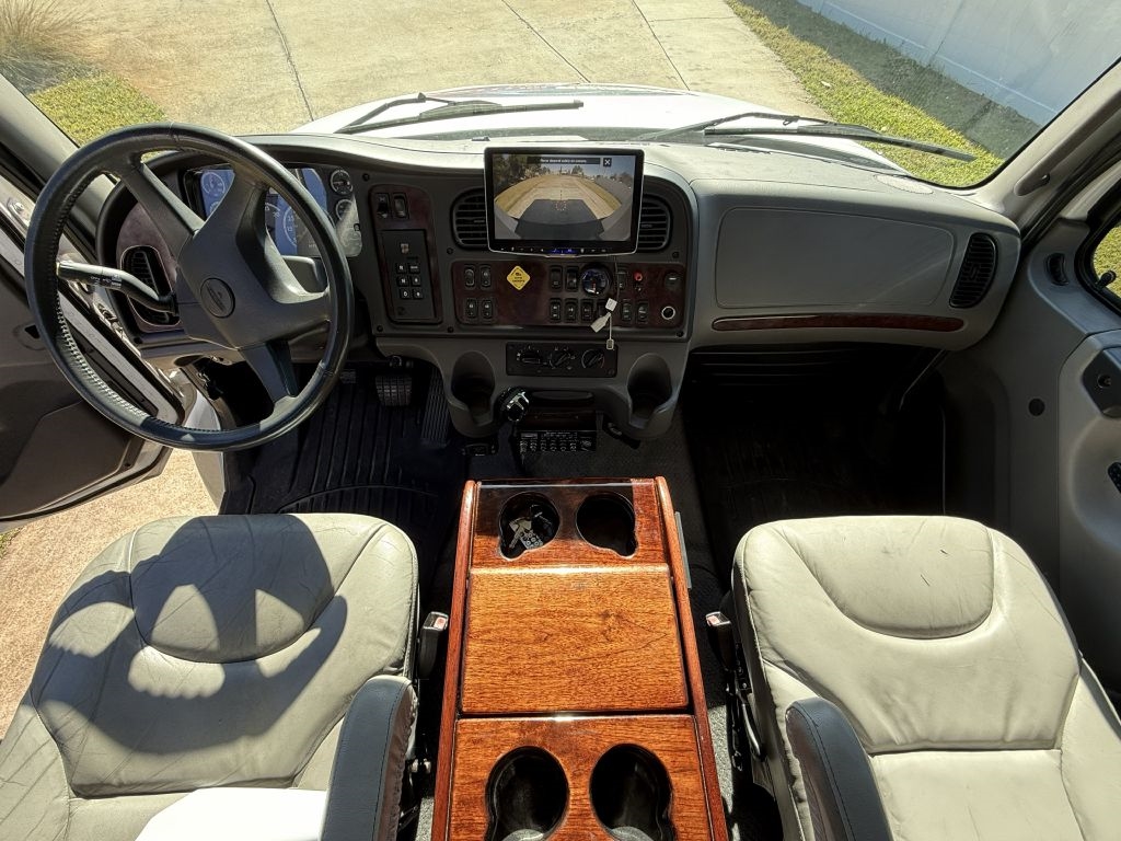 Freightliner M2 106 Medium Duty  2004