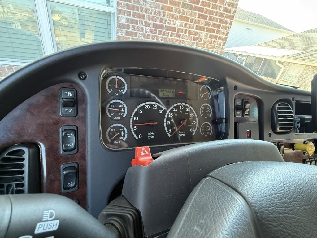 Freightliner M2 106 Medium Duty  2004