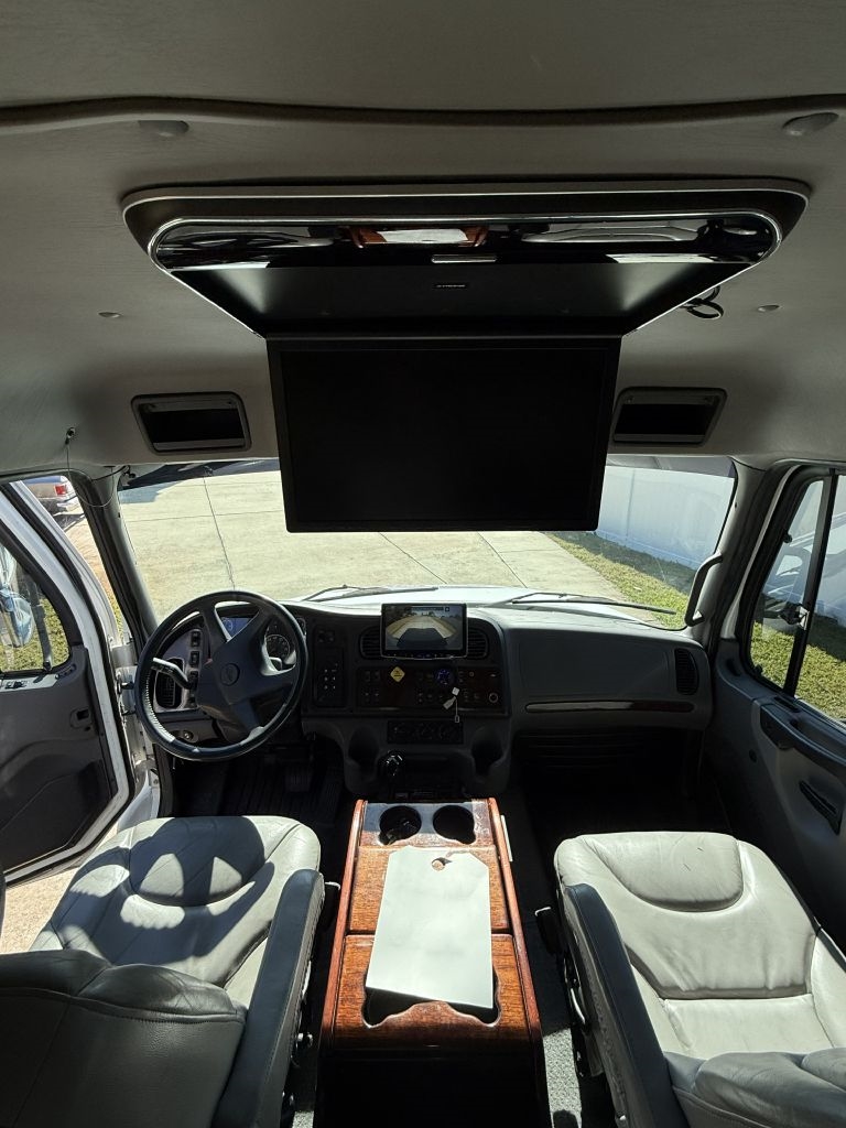 Freightliner M2 106 Medium Duty  2004