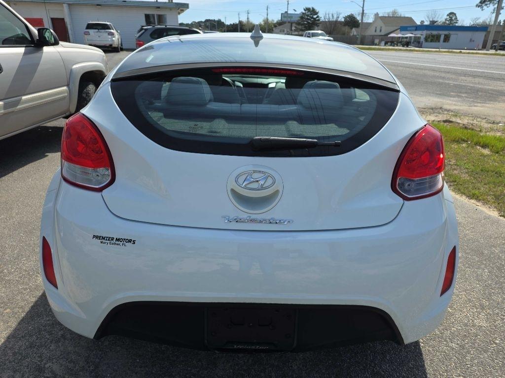 Hyundai Veloster Base 2013