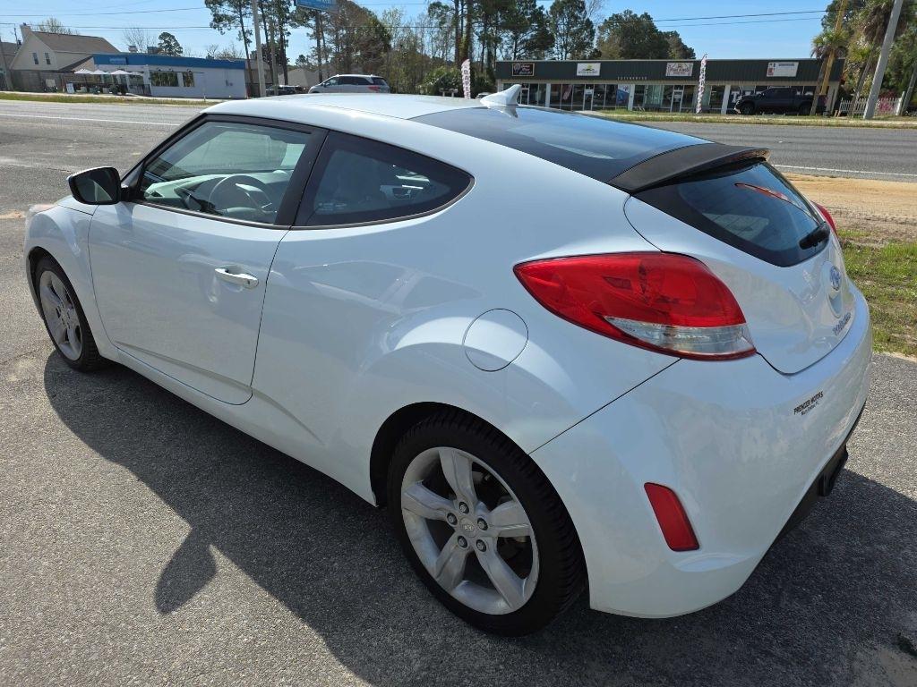 Hyundai Veloster Base 2013
