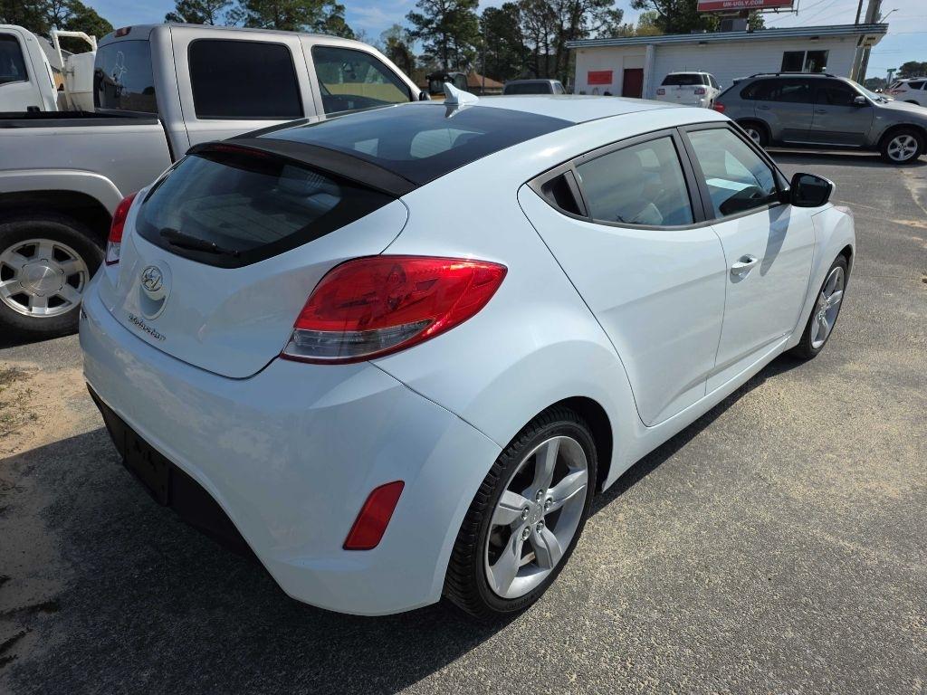 Hyundai Veloster Base 2013