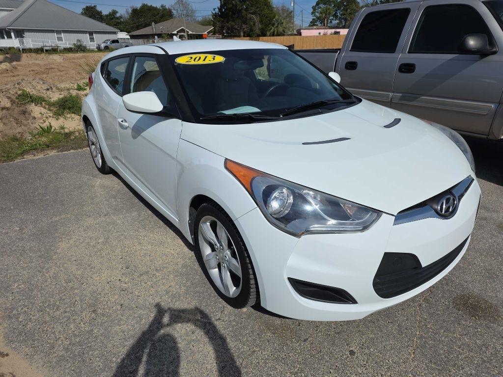 Hyundai Veloster Base 2013