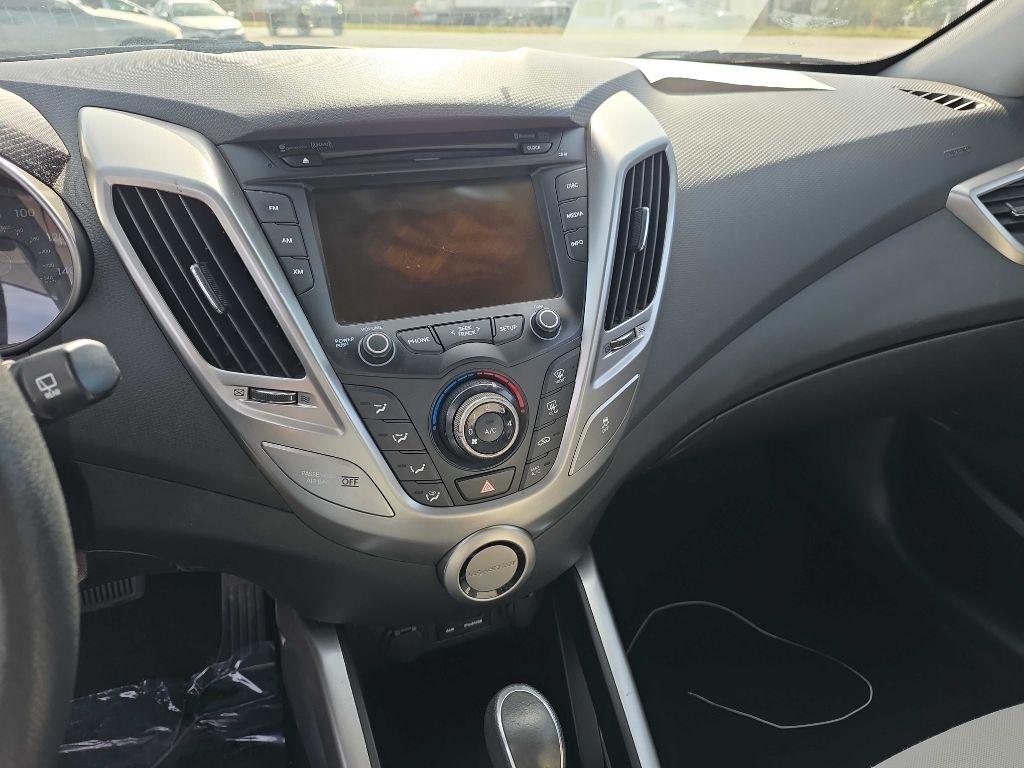 Hyundai Veloster Base 2013