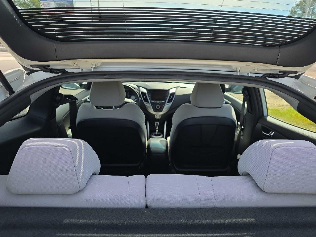 Hyundai Veloster Base 2013