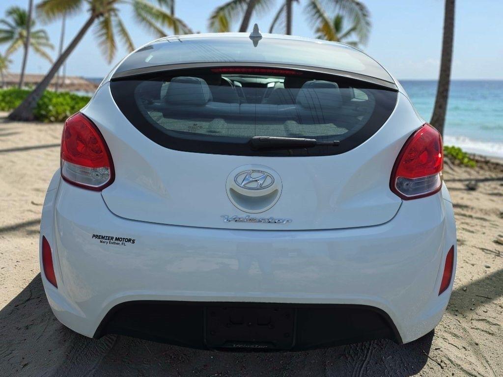 Hyundai Veloster Base 2013