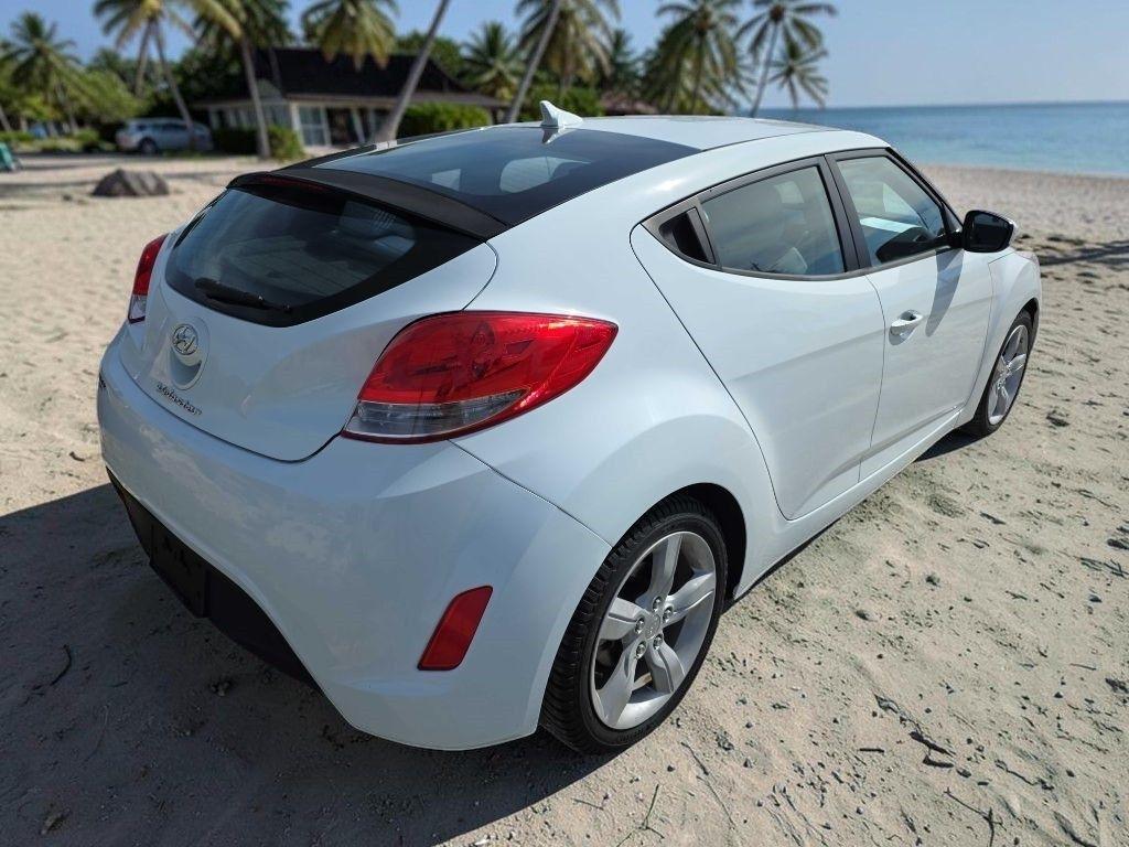 Hyundai Veloster Base 2013