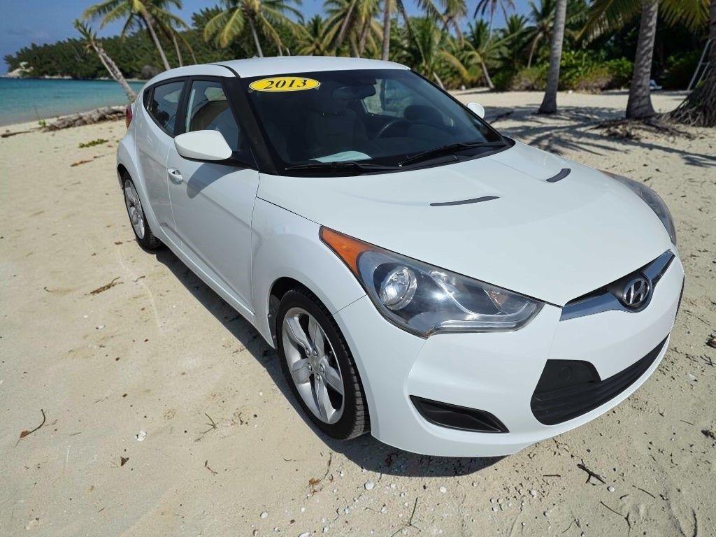 Hyundai Veloster Base 2013