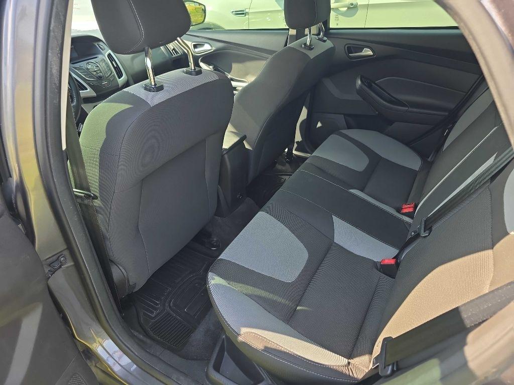 Ford Focus SE Sedan 2012