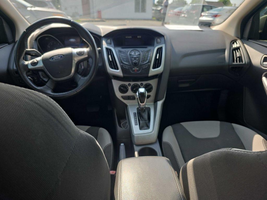 Ford Focus SE Sedan 2012
