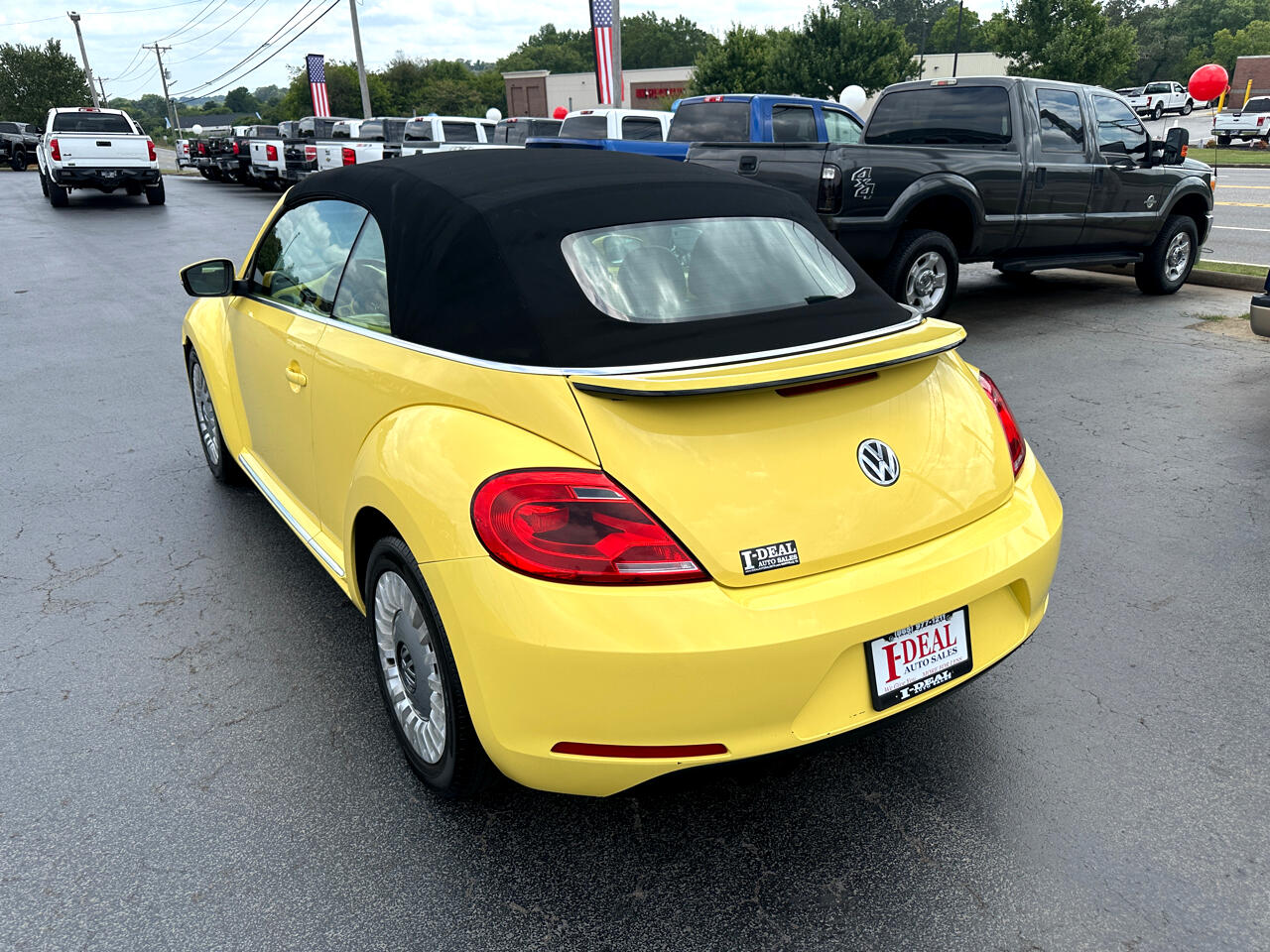 2015 Volkswagen Beetle Convertible 1.8T photo 2