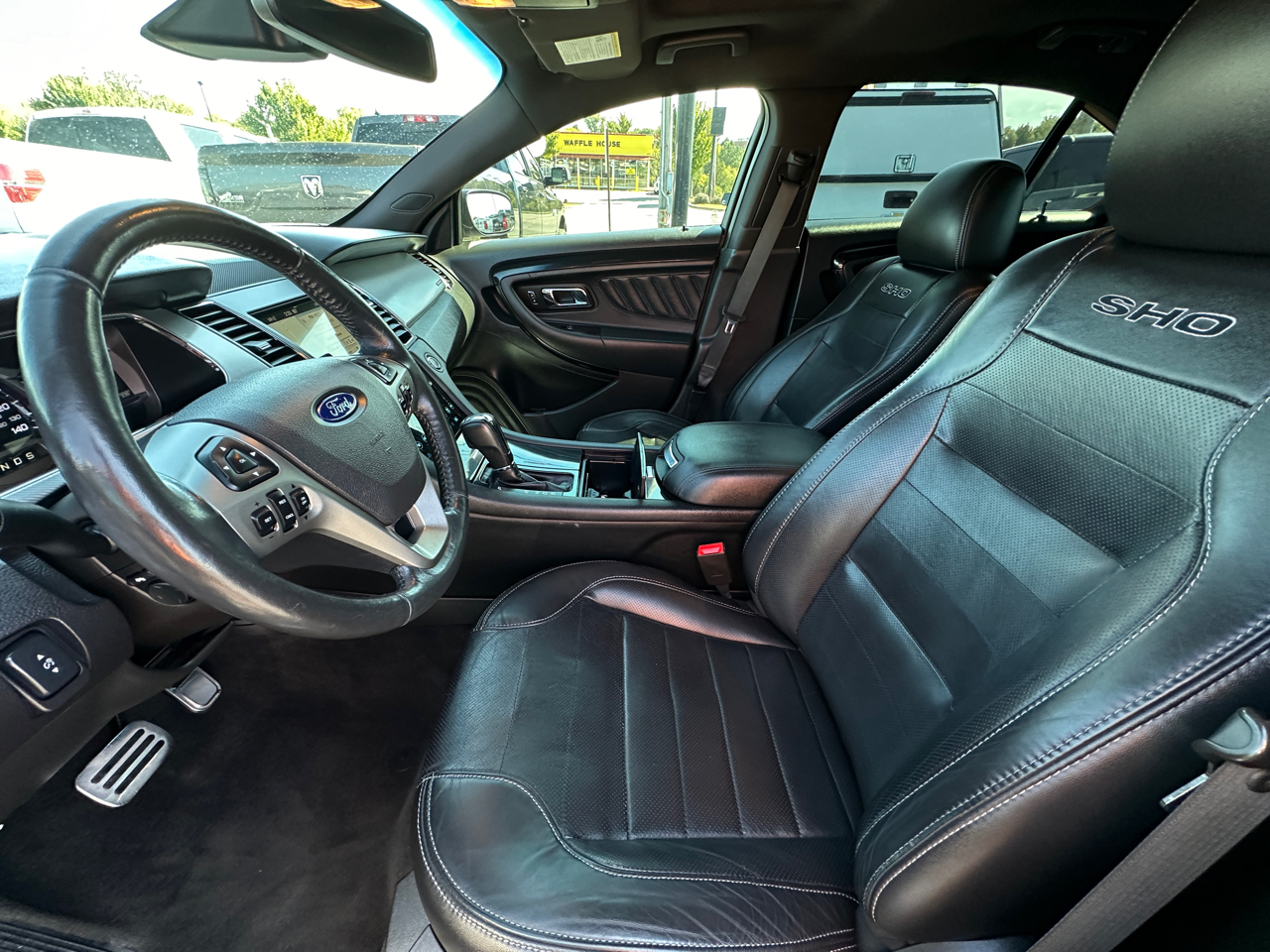 2017 Ford Taurus SHO photo 2