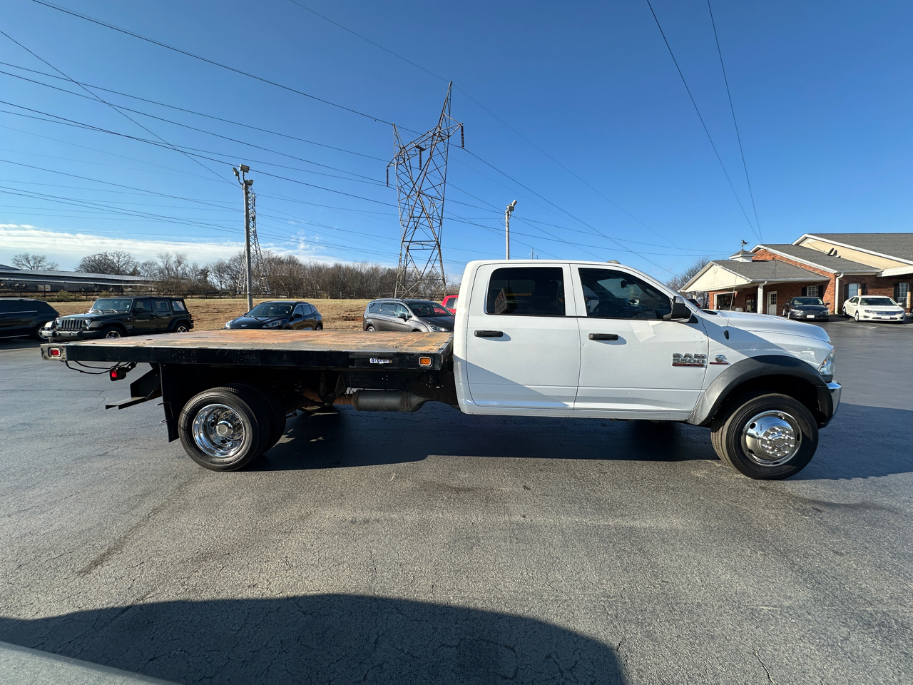 RAM 5500 4WD Crew Cab 197" WB 84" CA Tradesman 2016