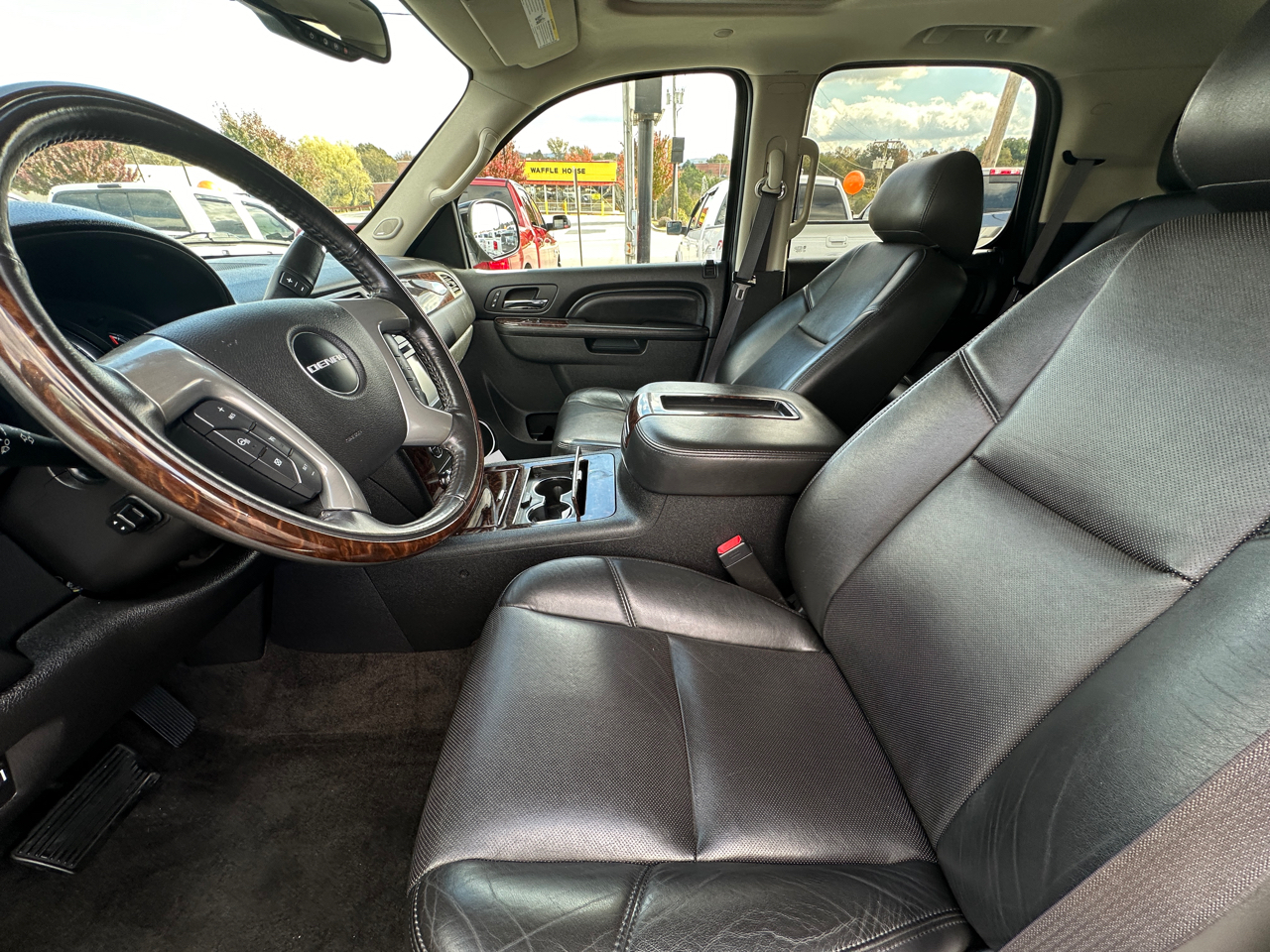 GMC Yukon AWD 4dr 1500 Denali 2013 GMC Yukon AWD 4dr 1500 Denali 2013