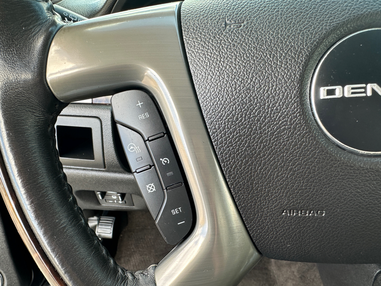 GMC Yukon AWD 4dr 1500 Denali 2013 GMC Yukon AWD 4dr 1500 Denali 2013