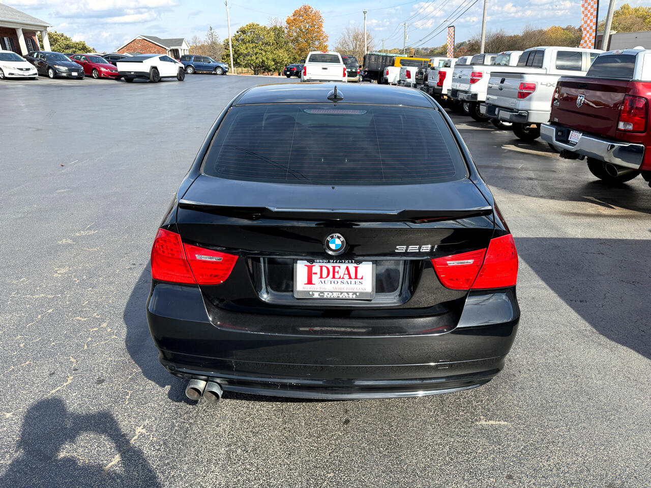 BMW 3 Series 4dr Sdn 328i RWD 2011