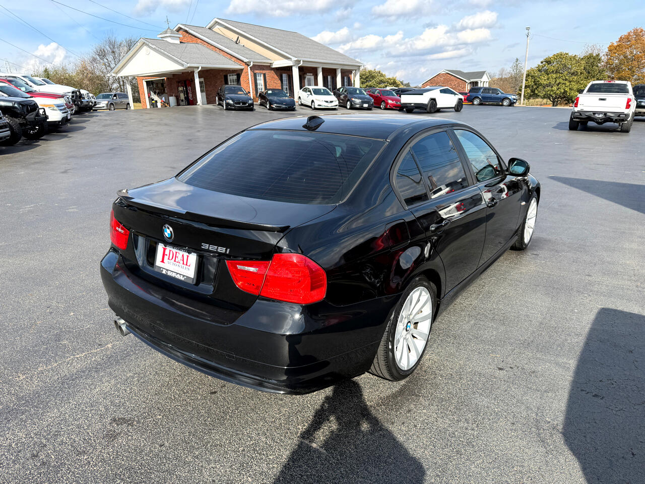 BMW 3 Series 4dr Sdn 328i RWD 2011
