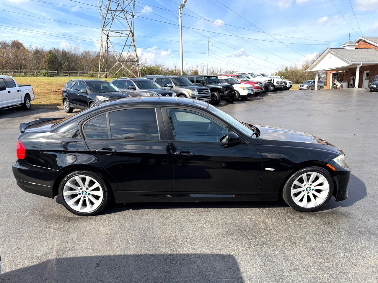 BMW 3 Series 4dr Sdn 328i RWD 2011