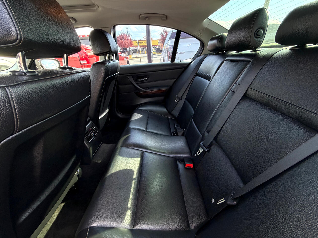 BMW 3 Series 4dr Sdn 328i RWD 2011