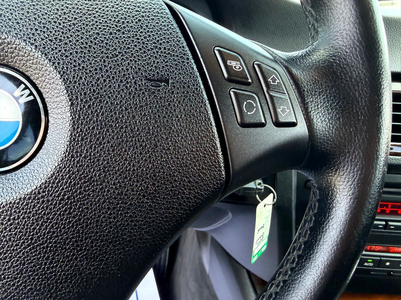 BMW 3 Series 4dr Sdn 328i RWD 2011