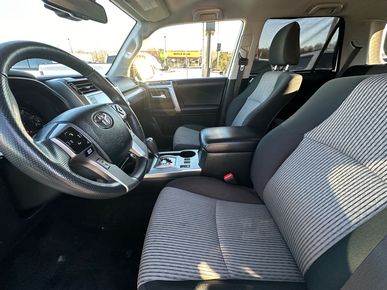 Toyota 4Runner SR5 4WD (Natl) 2022