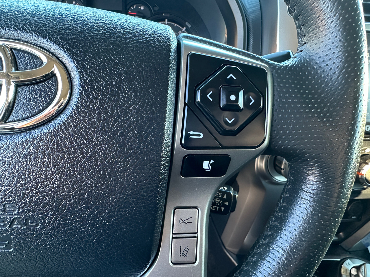 Toyota 4Runner SR5 4WD (Natl) 2022