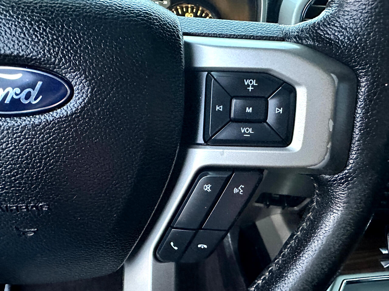 Ford F-150 2WD SuperCab 145" Lariat 2015